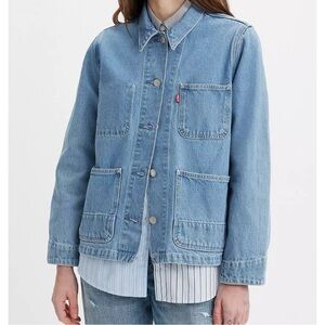 Levis Women's Iconic Chore Jacket Light Blue Denim with Pockets, Medium